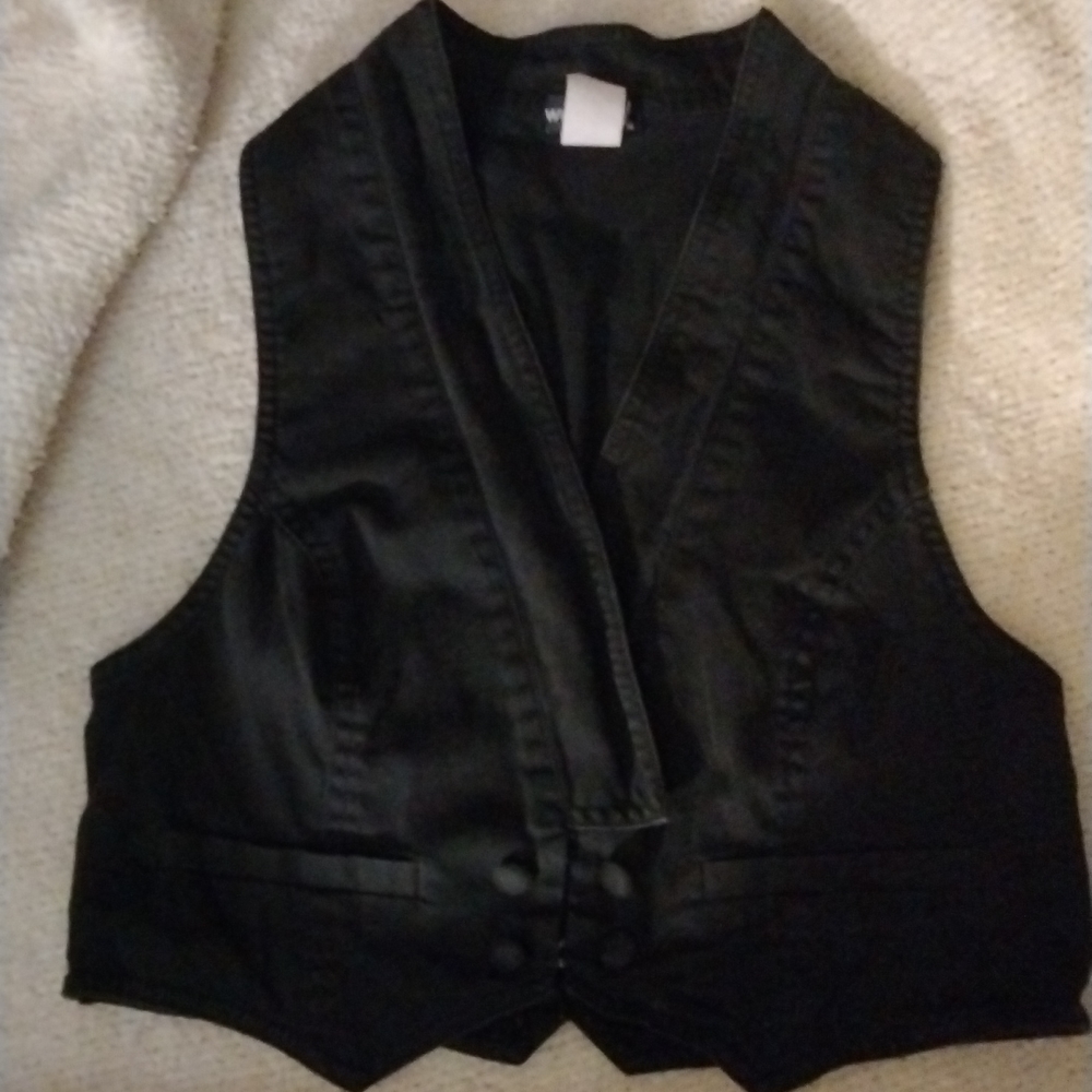 Wet Seal black vest size large